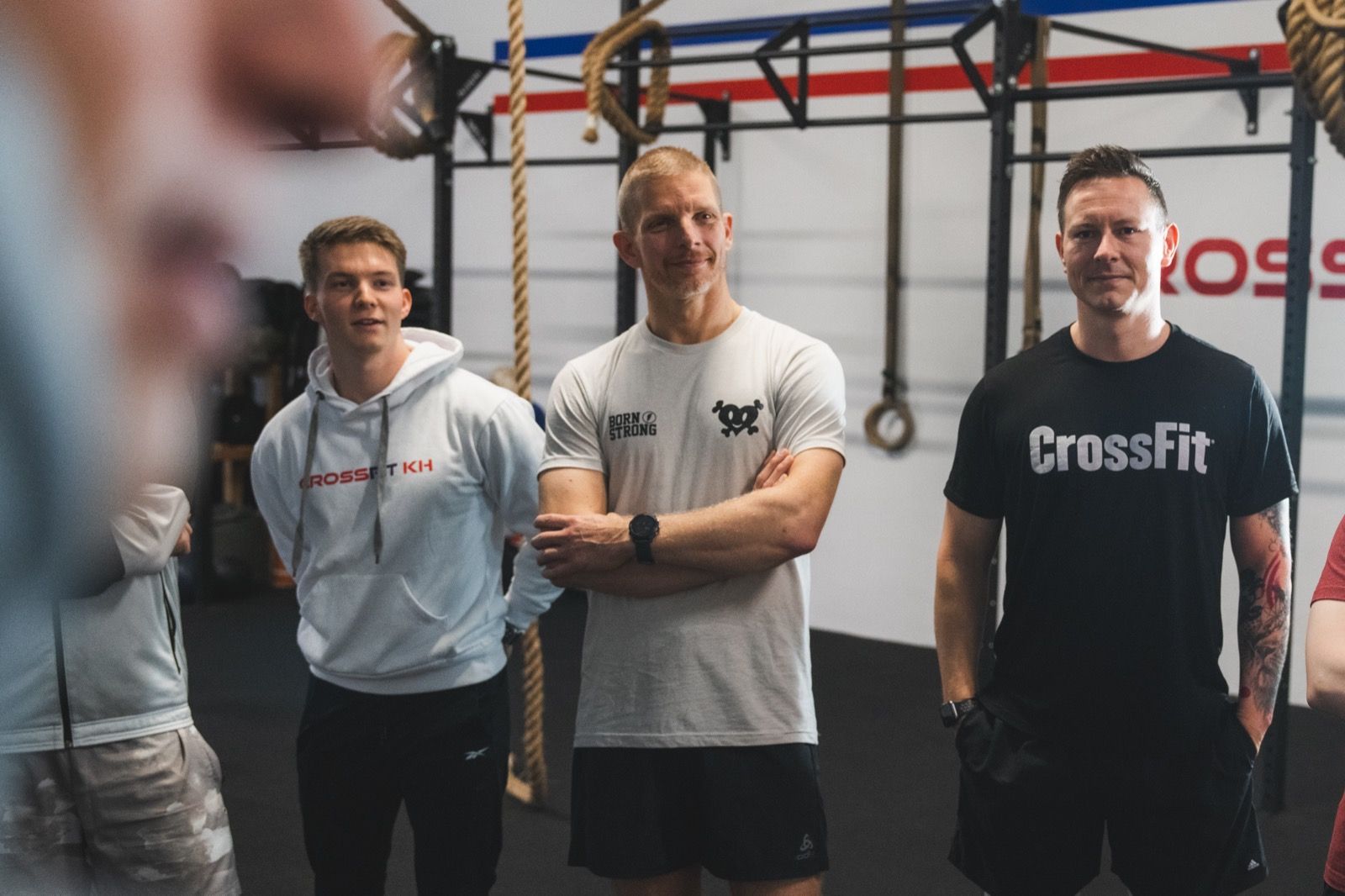 CrossFit-Class beim gemeinsamen Workout in der Box